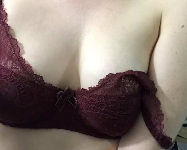 Moi en soutien gorge mauve